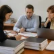 Când o contestație oprește o achiziție publică și când poate fi semnat contractul
